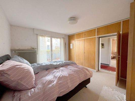 Elternschlafzimmer mit Bodentiefenfenstern  im OG