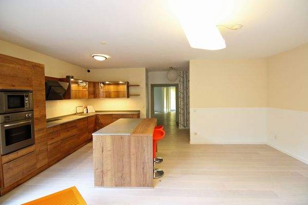 Küche mit Einbauküche