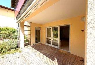 Terrasse mit Gartenanteil