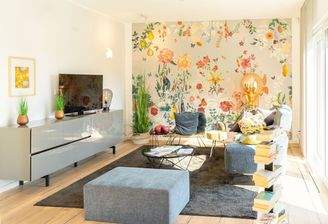 Lichtdurchflutetes Wohnzimmer