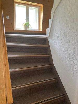 I12_Treppe vom EG zum OG.jpg