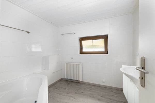 Badezimmer EG