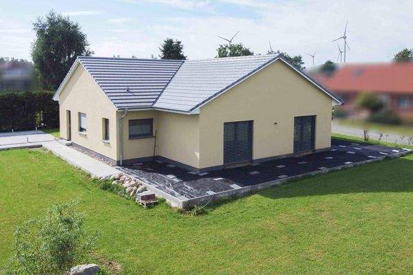 Bungalow Ansicht vom Grundstück