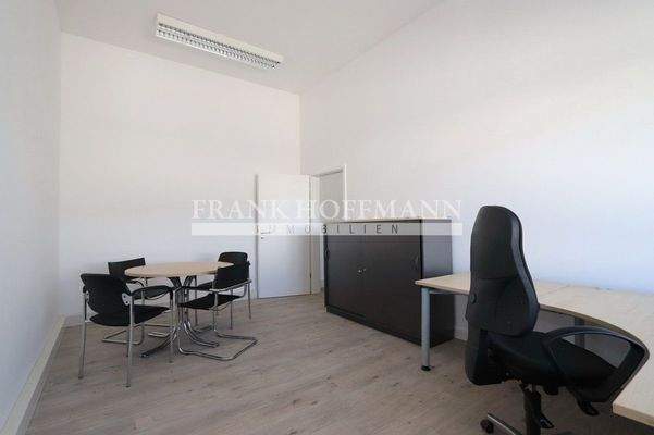 V9763 Halle 1 Büro OG