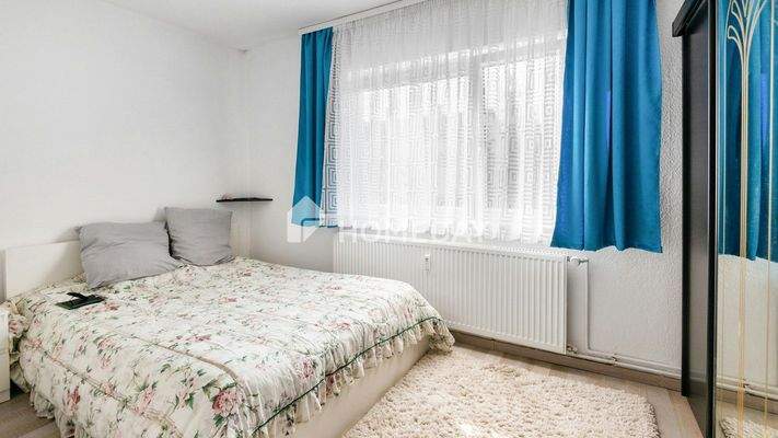 1. OG Schlafzimmer 1 1
