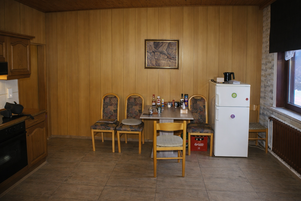 Gemütliche Küche mit Essbereich.png