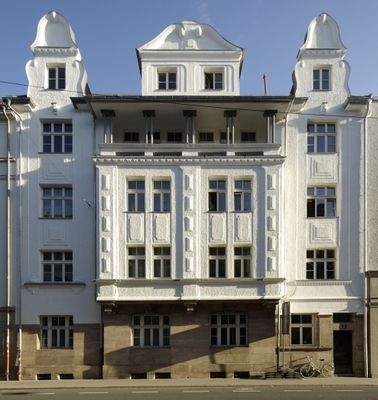 Gebäude (Bild von: https://de.wikipedia.org/wiki/Datei:Erlangen_Henkestraße_12_001.JPG)