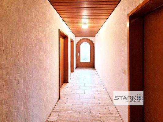 UG Flur und Eingang.jpg