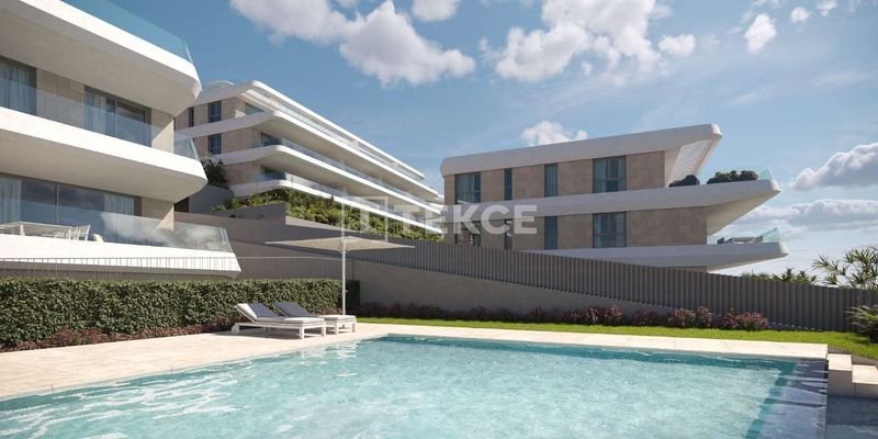 Apartments in Estepona with Terraces that Overlook the Sea