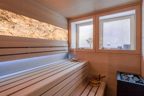 Sauna mit integriertem Fenster