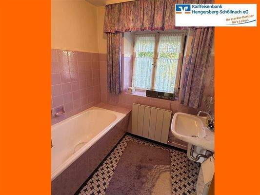 Bad mit Badewanne