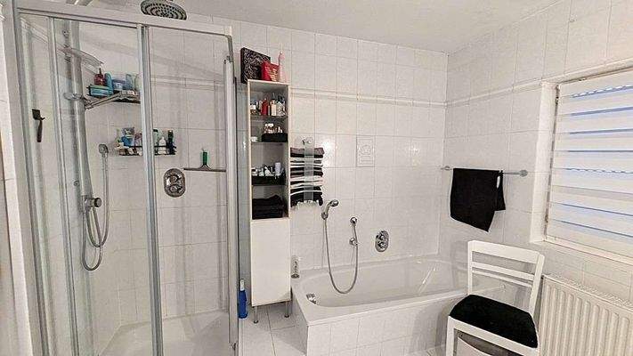 EG tiefer gelegte Badewanne un