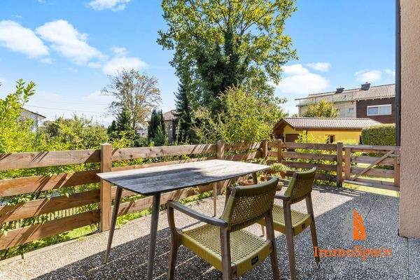 Terrasse mit Blick ins Grüne