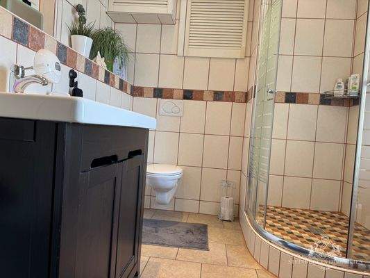 Badezimmer mit Dusche