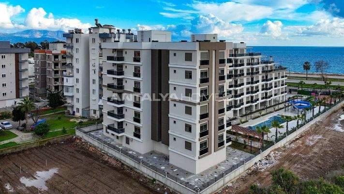 Beachfront Flats with Resort-Style Amenities in Antalya Finike