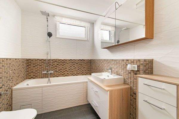 Badezimmer im Souterrain des Vorderhauses