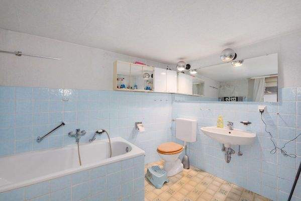 Badezimmer EG Vorderhaus