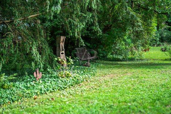  Idyllischer parkähnlicher  Garten mit altem Baumbestand