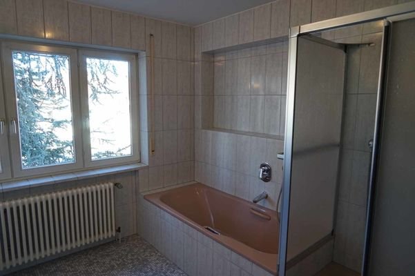 Badewanne u. Dusche
