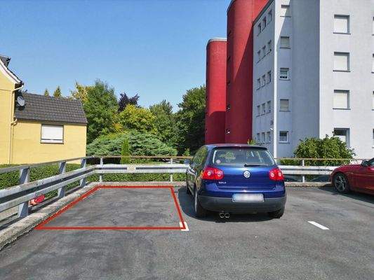 ...sondern zwei Stellplätze im Freien