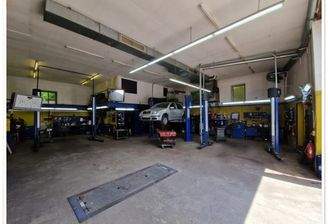 Werkstatt mit 3 Hebebühnen