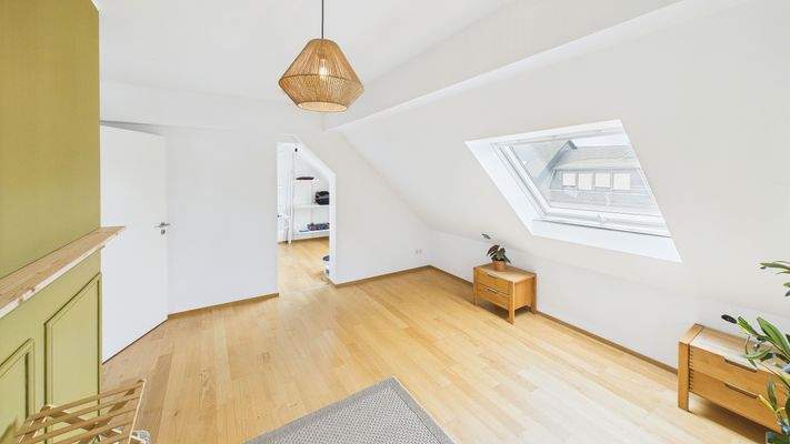 CAM01984G0-PR0499-STILL009