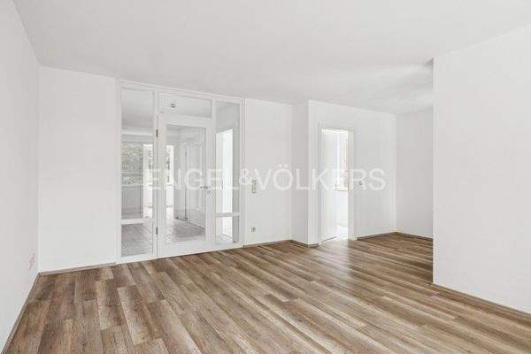 Blick aus dem Wohn-/Essbereich in Richtung Flur