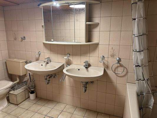 Badezimmer im Kellerbereich