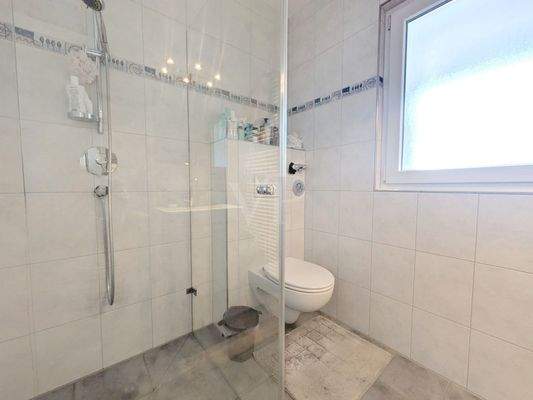 Tageslichtbad mit Dusche