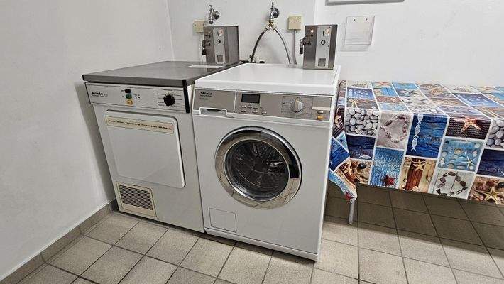 Wäschetrockner + Waschmaschine