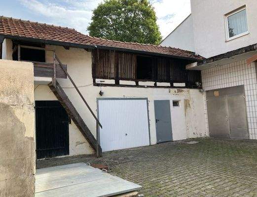 Nebengebäude mit Innenhof