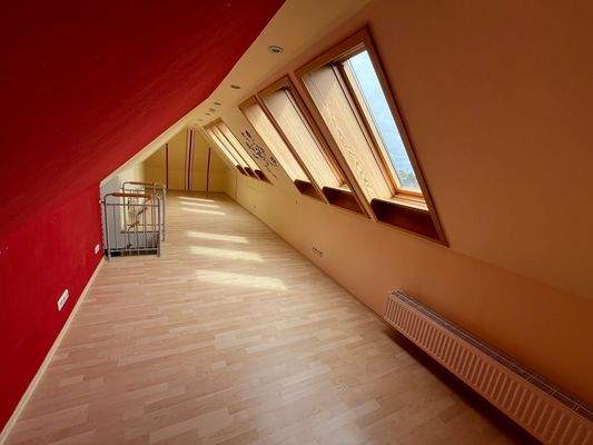 Ausgebauter Spitzboden mit Ankleide / Stauraum