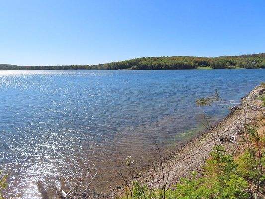 Cape Breton - Bras d`Or Lake - Tolles See-Ufergrun