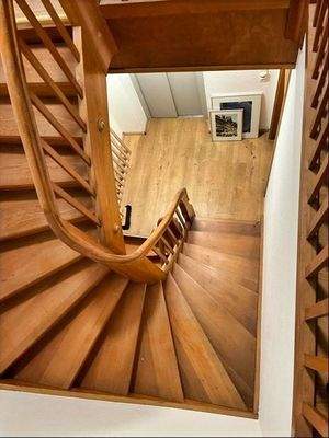 Blick Treppenhaus, Personenlift