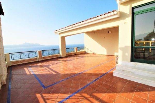 Luxuriöse Villa mit atemberaubendem Panoramablick