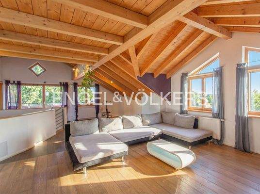 bis in den Giebel offen