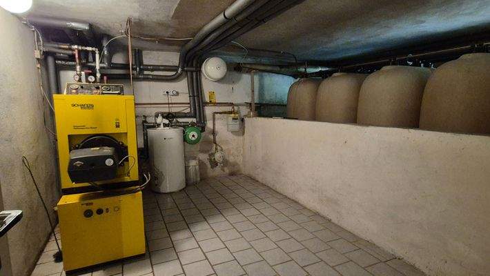 Wohnhaus Keller Ölheizung