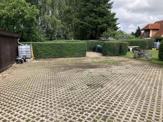 gemeinschaftliche PKW Stellplätze