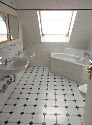 Bad mit Wanne &amp; Dusche.jpeg