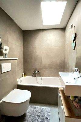 OG/DG: Bad in der 3-Zi-Mietwohnung