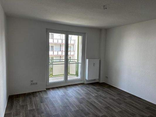 Wohnzimmer mit Balkon