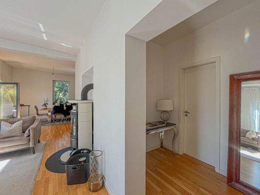 Wohnzimmer mit Blick Bad