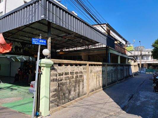 Seitenstraße am Grundstück