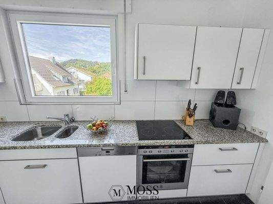 Küche mit Blick auf die Ruine