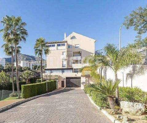 4-Bedroom Apartment in Arroyo de la Miel Benalmádena
