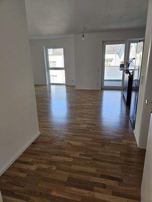 Wohnzimmer mit offener Küche 