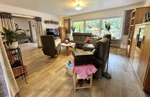 Wohnzimmer, hell und geräumig...