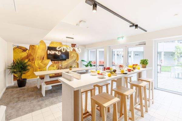 THE FIZZ Hannover Kitchen 3.jpg