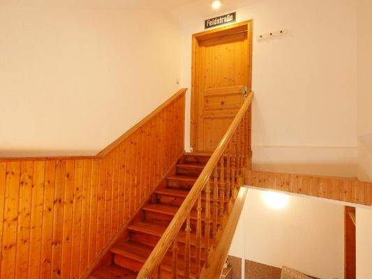  Ganz oben: WOHNUNGSTÜR