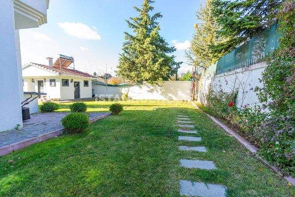 Stunning Homes in İstanbul with Private Pool and Garden